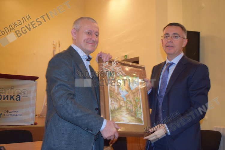 Поличба: Папата благославя трабанта на Соломон Паси, получаваме покани за НАТО и ЕС