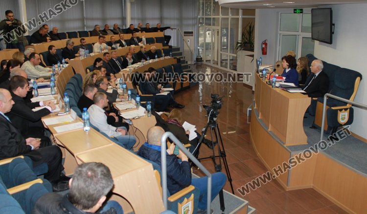 На днешната сесия местният парламент утвърди заплатите на кмета Иво Димов и на управниците на селата