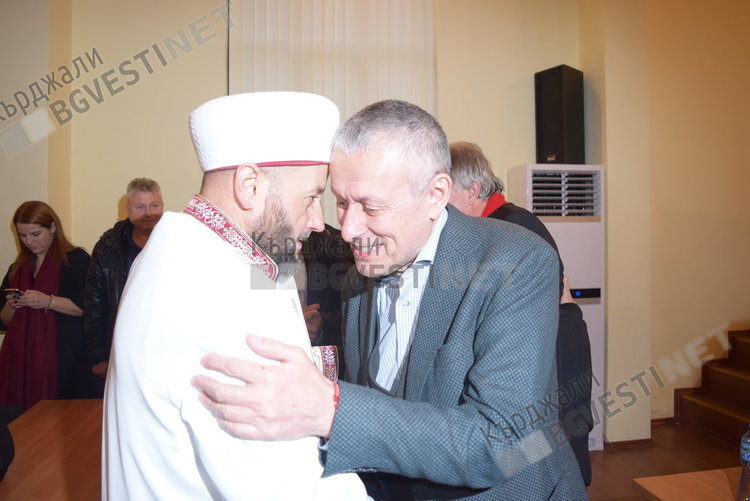 Поличба: Папата благославя трабанта на Соломон Паси, получаваме покани за НАТО и ЕС