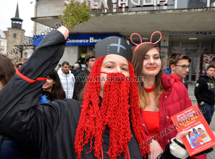  „Неон в джунглата“ на фашинга на Езиковата