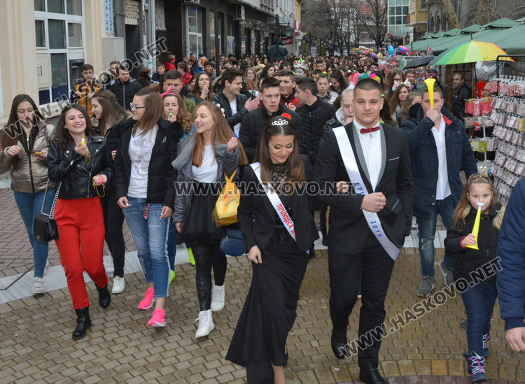  „Неон в джунглата“ на фашинга на Езиковата