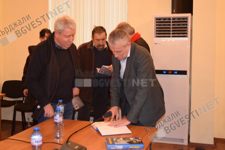 Поличба: Папата благославя трабанта на Соломон Паси, получаваме покани за НАТО и ЕС