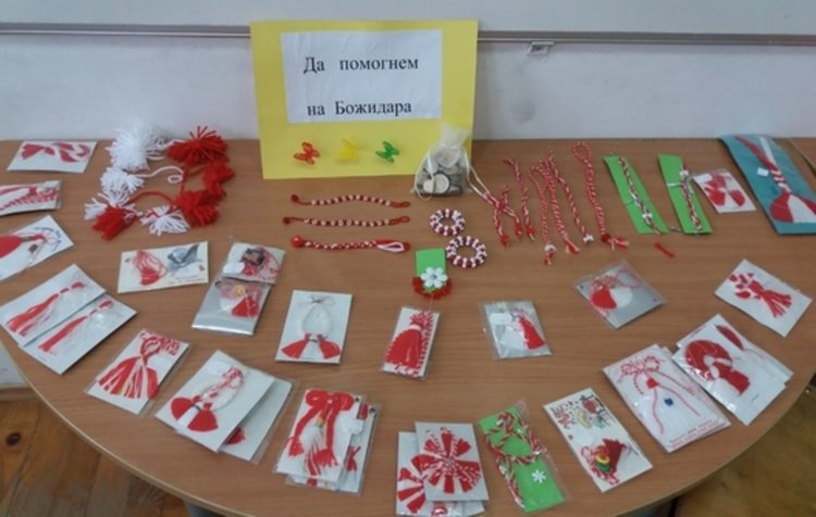 Малчугани изработват и продават мартенички, средствата са за лечението на малката Божидара