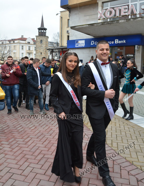  „Неон в джунглата“ на фашинга на Езиковата