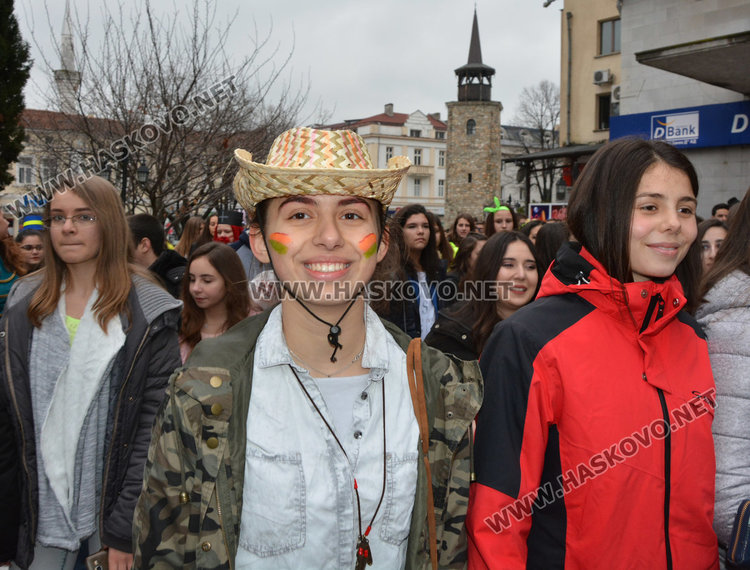  „Неон в джунглата“ на фашинга на Езиковата