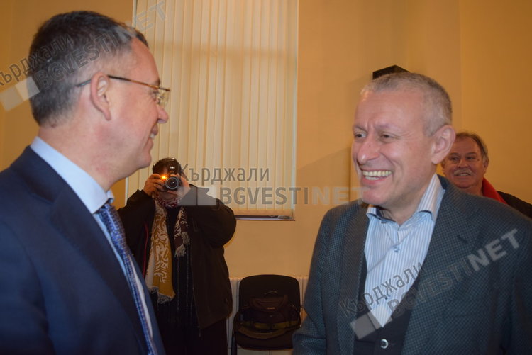 Поличба: Папата благославя трабанта на Соломон Паси, получаваме покани за НАТО и ЕС