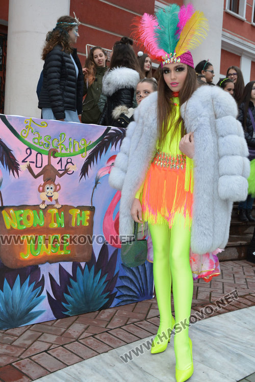  „Неон в джунглата“ на фашинга на Езиковата