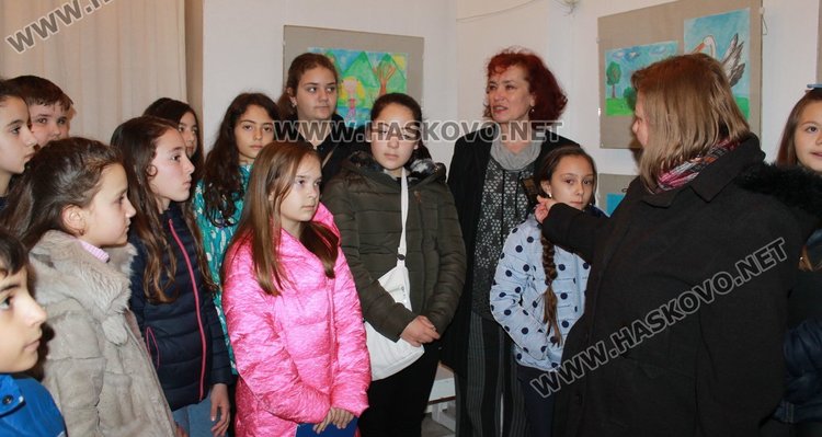 Алековци подредиха пролетна изложба в димитровградската галерия