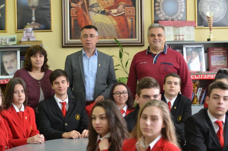 "Ще усетите Европа във Вашето училище" обеща кметът на славейковци