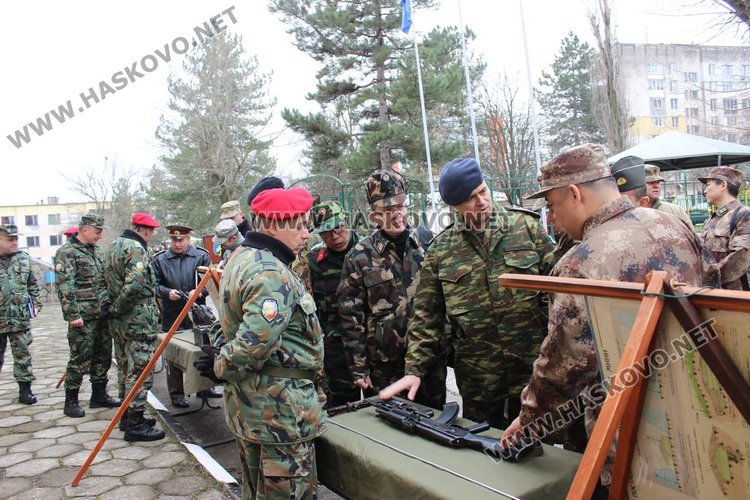 Военни аташета се запознаха с работата на гарнизона в Хасково