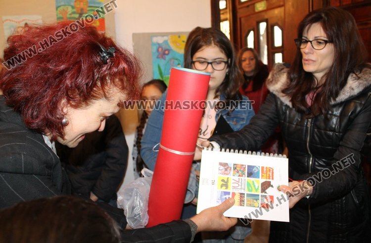 Алековци подредиха пролетна изложба в димитровградската галерия