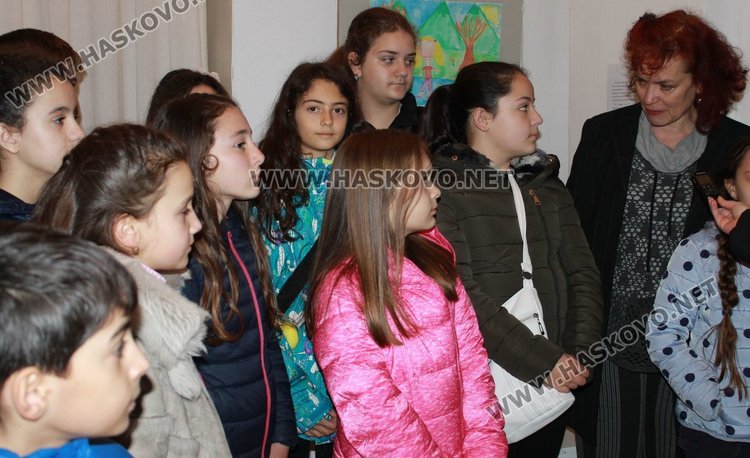Алековци подредиха пролетна изложба в димитровградската галерия