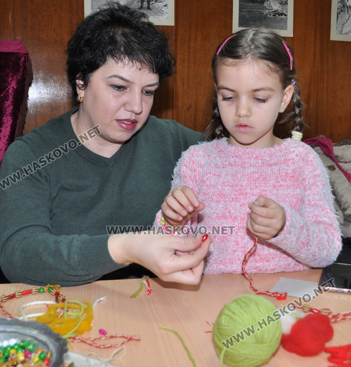 Работилничка за мартеници събра деца и родители в музея