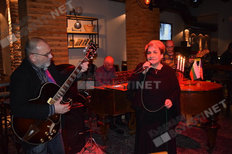 Носител на държавен орден на Унгария свири за Месеца на Америка в Кърджали