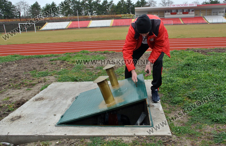 Ремонтираният стадион „Хасково” миниран с кучешки изпражнения и дупки