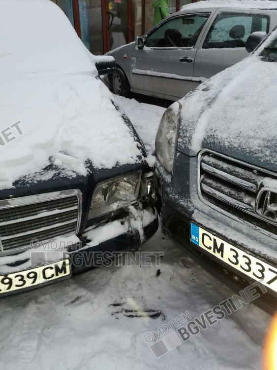 Верижна катастрофа, шест коли се нанизаха в Смолян заради непочистени улици