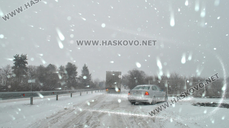 Закъсали тирове и коли затапиха улици в Хасково, горя и къща в „Република“