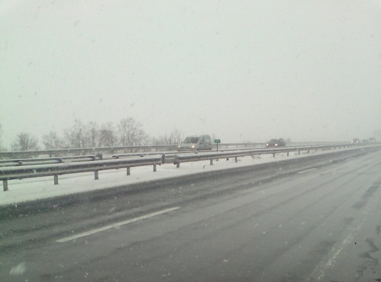 Катастрофа между тирове затруднява движението на АМ "Тракия", челен сблъсък с ранени на пътя Пловдив - Пазарджик