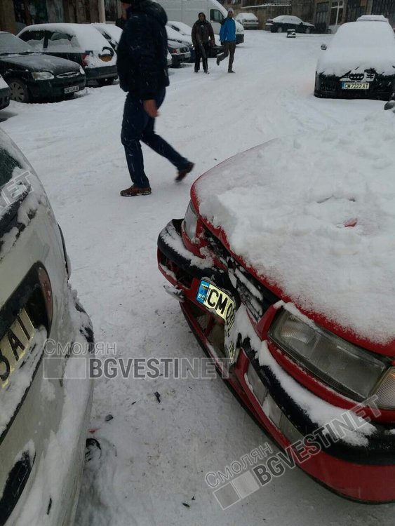 Верижна катастрофа, шест коли се нанизаха в Смолян заради непочистени улици