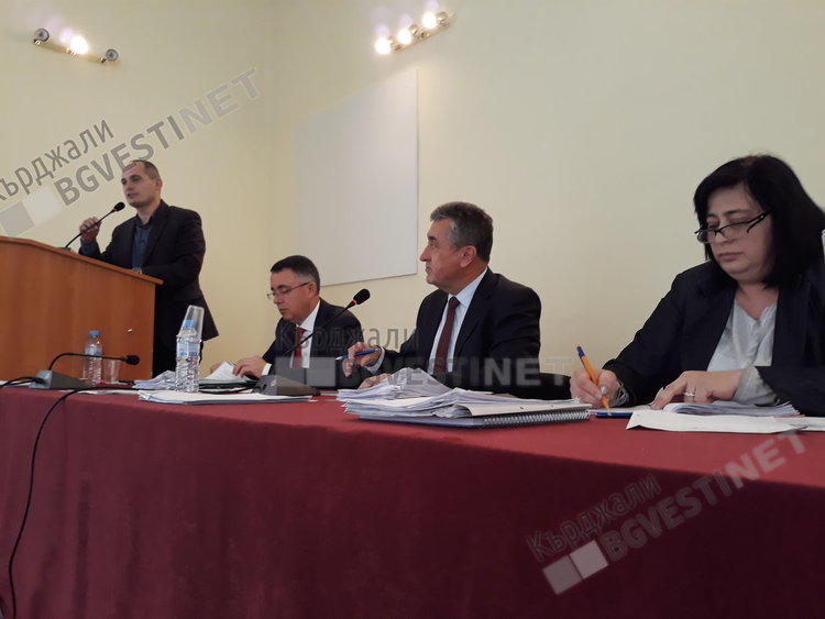 Мухаррем Мухаррем го отхвърля