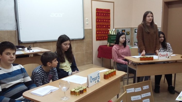 92-годишен пчелар оцени знанията на ученици за пчелите и меда