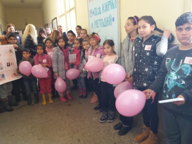 Код: розово днес в училищата. "Да бъдеш баща" препоръча разговор с мъж