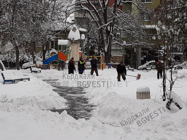 Чистят днес Попската градинка, готвят поклонението пред Паметника на Руския войн