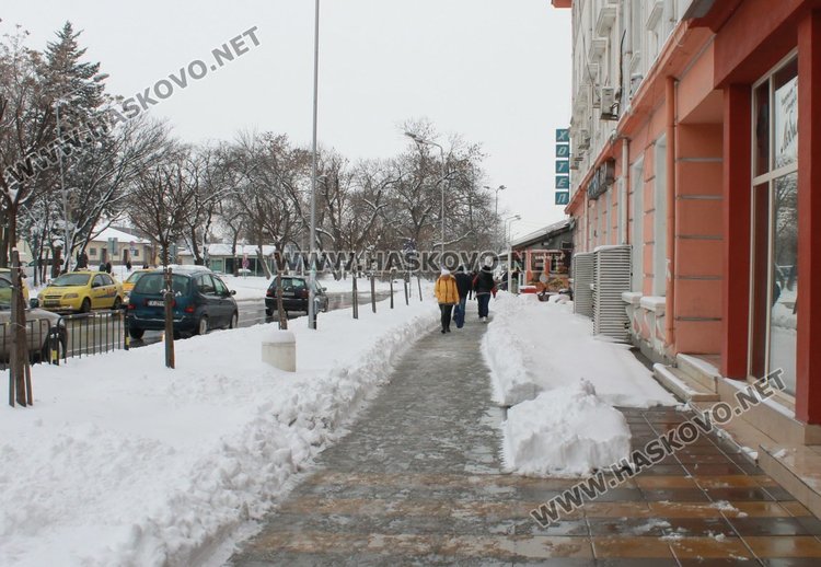 Една авария в димитровградско след снощния сняг, чистят пътища