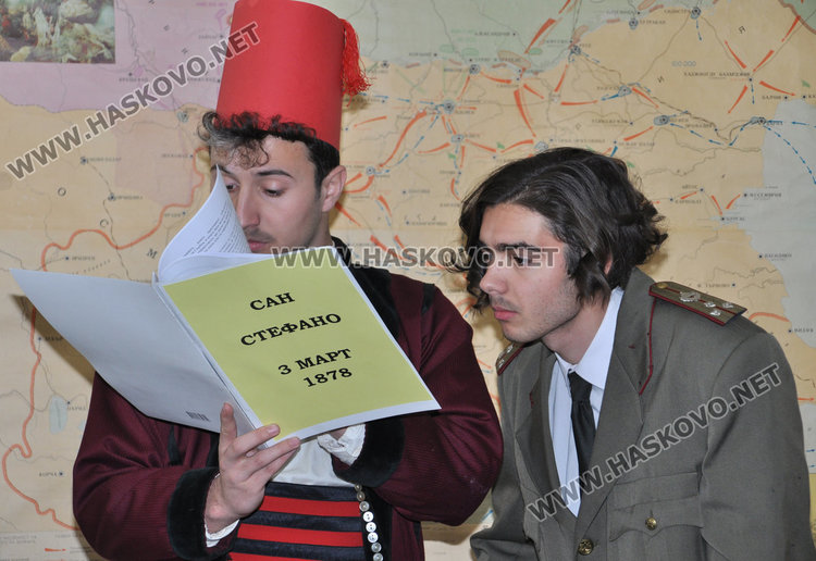 Подписването на Сан Стефанския мирен договор между  Михат паша и Граф Игнатиев