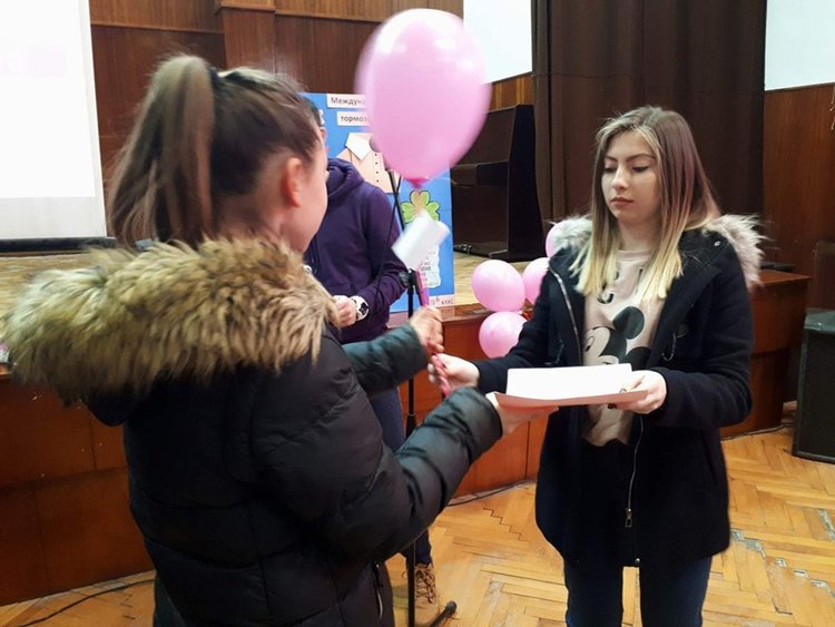 Код: розово днес в училищата. "Да бъдеш баща" препоръча разговор с мъж