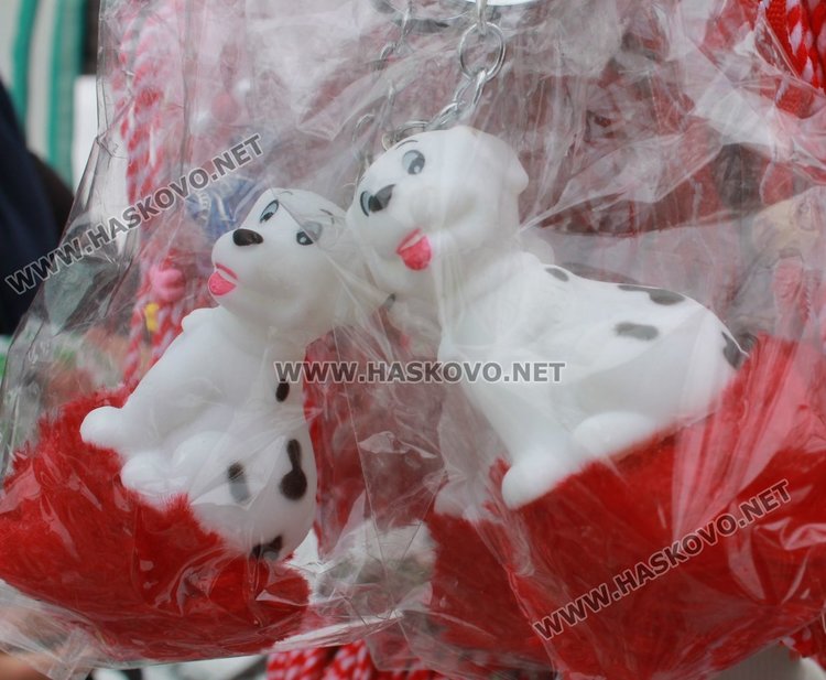 Мартеници с куче са хит заради китайската нова година