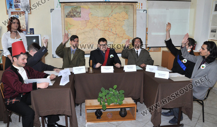 Учителка учи учениците си да съпреживяват историята