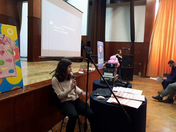 Код: розово днес в училищата. "Да бъдеш баща" препоръча разговор с мъж