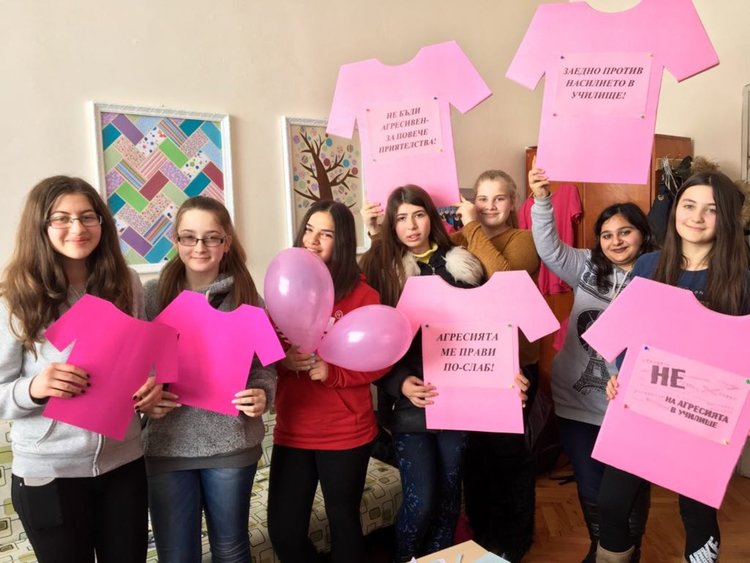 Код: розово днес в училищата. "Да бъдеш баща" препоръча разговор с мъж