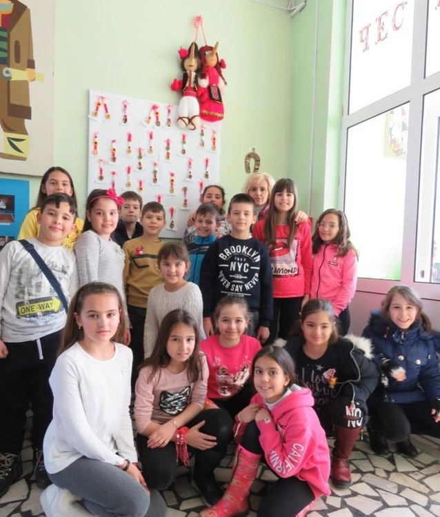 Посрещнаха Баба Марта и в ОУ "Алеко Константинов"