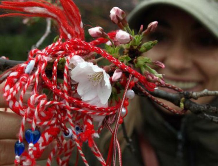 В България, Албания и Румъния отбелязват 1 март с мартеници и мартисор