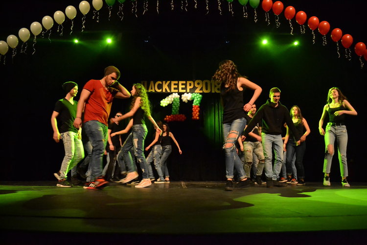 „Даскеер“-ите отново зарадваха учителите на „Славейков“