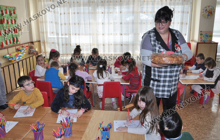 Легенда за мартениците на хан Аспарух научиха деца от забавачката 