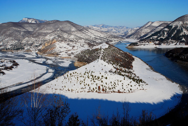 Живакът в термометрите падна до минус 14 градуса в Крумовград, в Кържали студ от минус 12