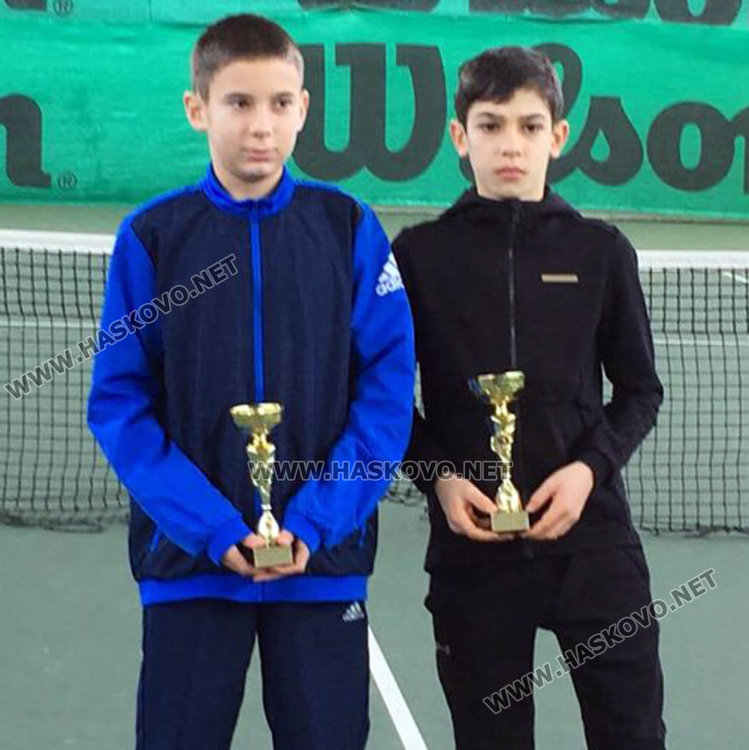 Адрияно Дженев (вдясно)