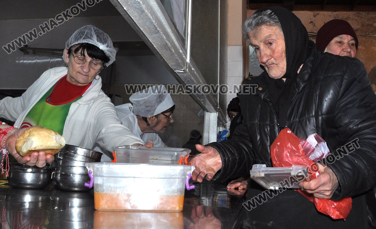 Обществена кухня храни 150 бедни до края на годината