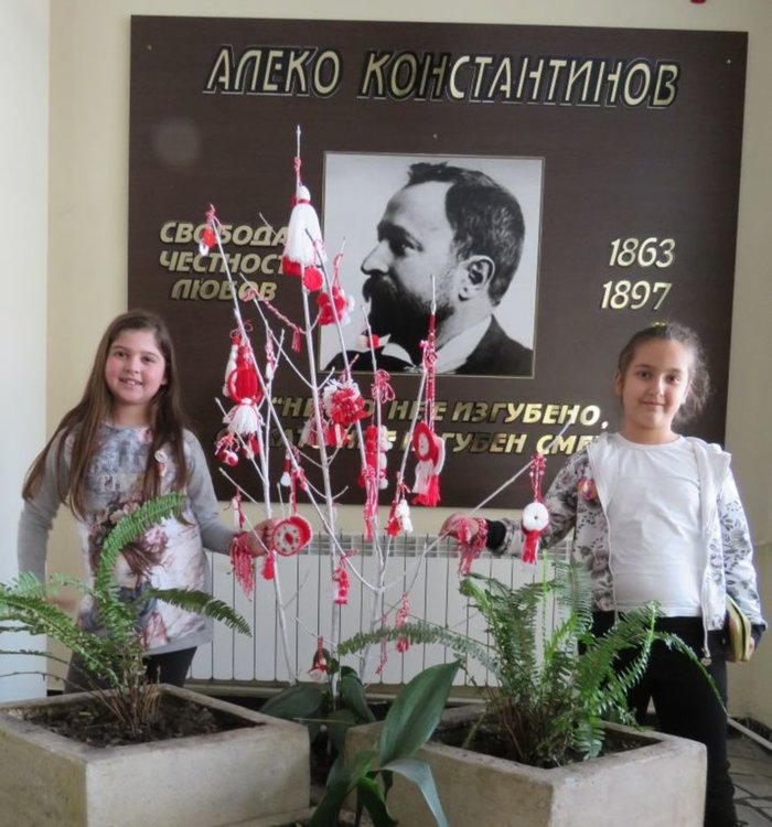 Посрещнаха Баба Марта и в ОУ "Алеко Константинов"