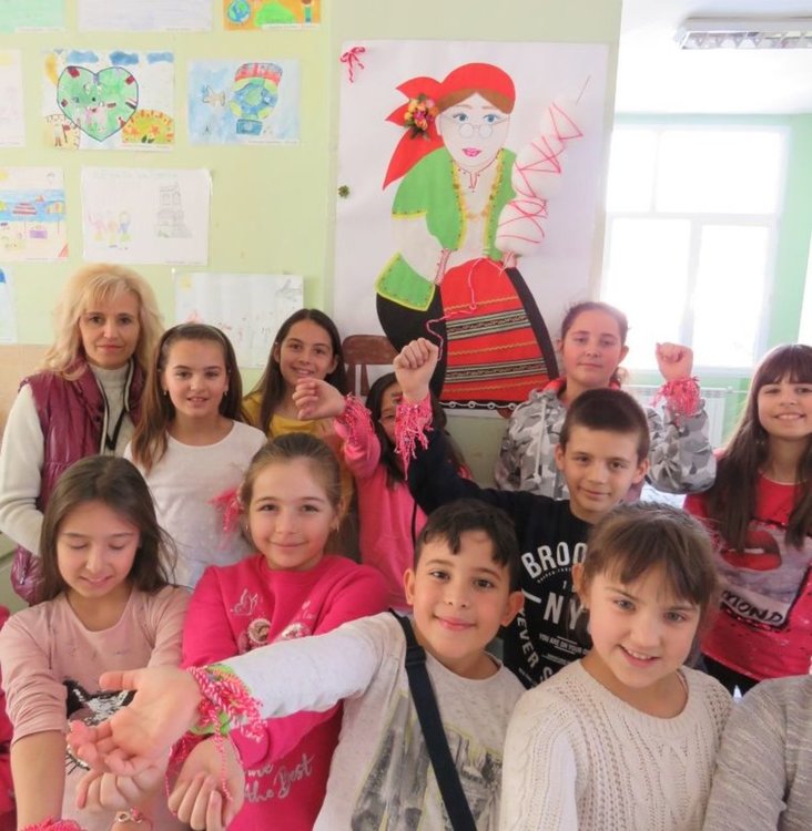 Посрещнаха Баба Марта и в ОУ "Алеко Константинов"
