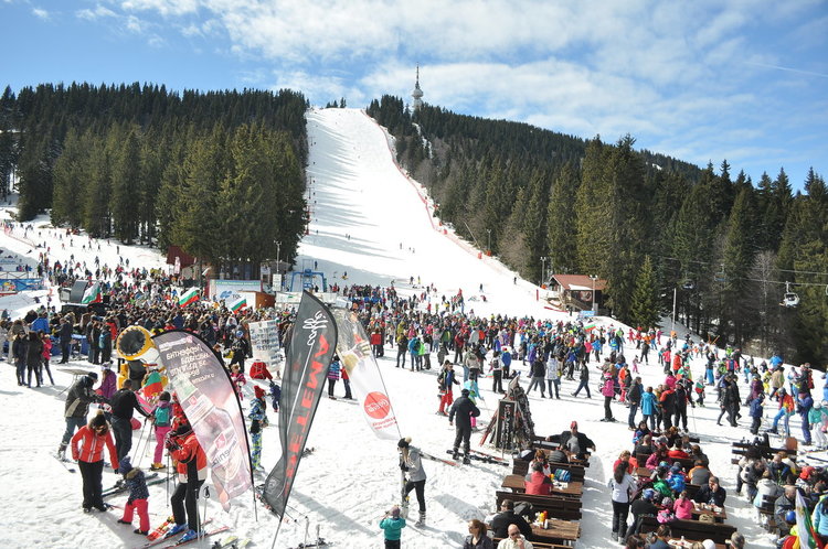 Масово ски спускане с трибагреници и народни носии на 3 март в Пампорово 