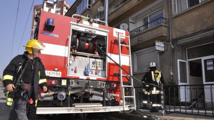 Два пожара заради непочистени комини гасиха огнеборците