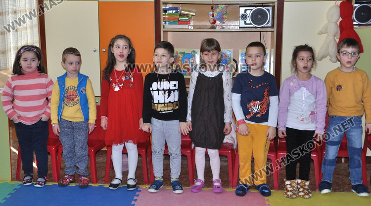 Легенда за мартениците на хан Аспарух научиха деца от забавачката 