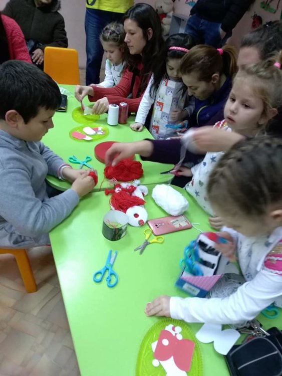 Баба Марта ще гостува в димитровградските градини днес