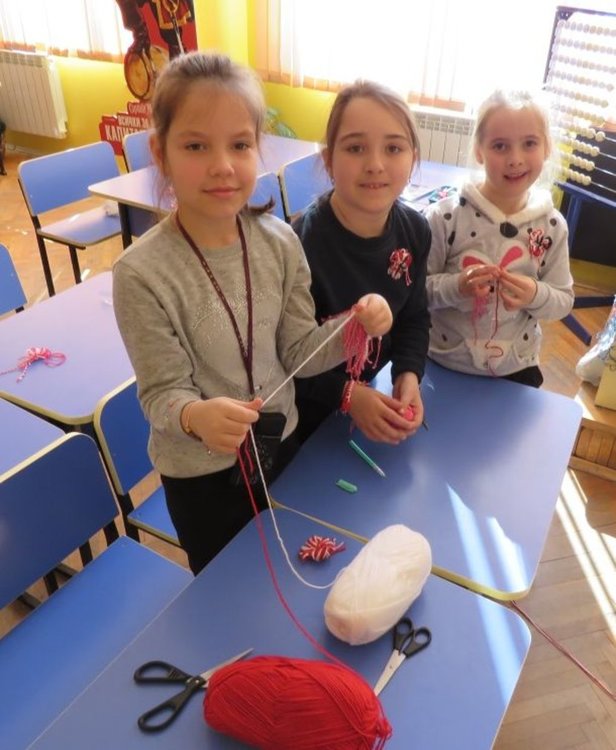 Посрещнаха Баба Марта и в ОУ "Алеко Константинов"