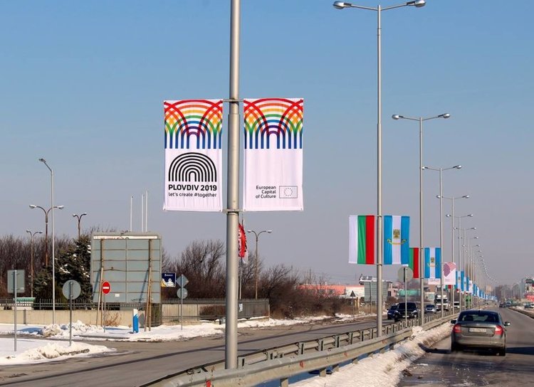 Над 300 нови знамена се веят в Пловдив за Трети март