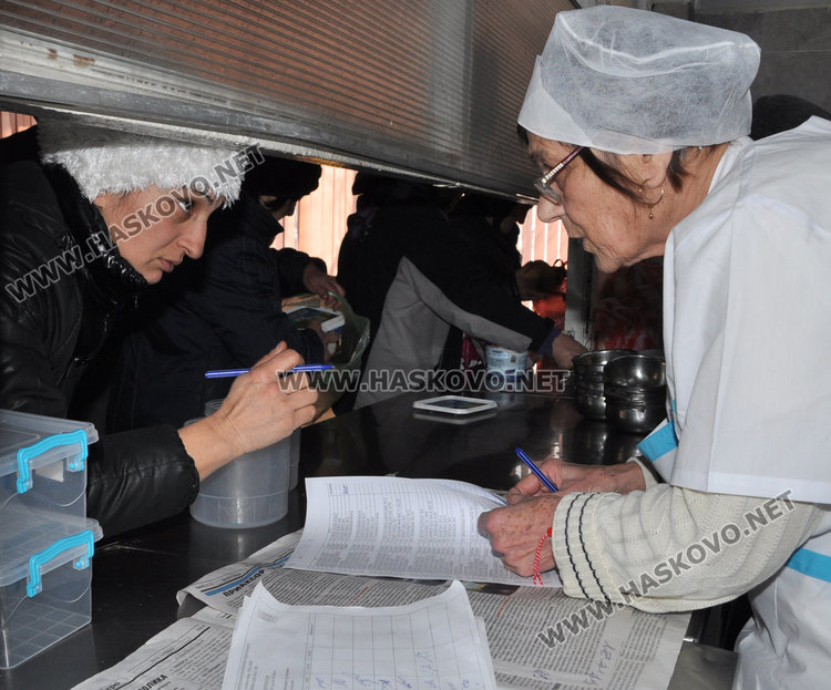 Обществена кухня храни 150 бедни до края на годината